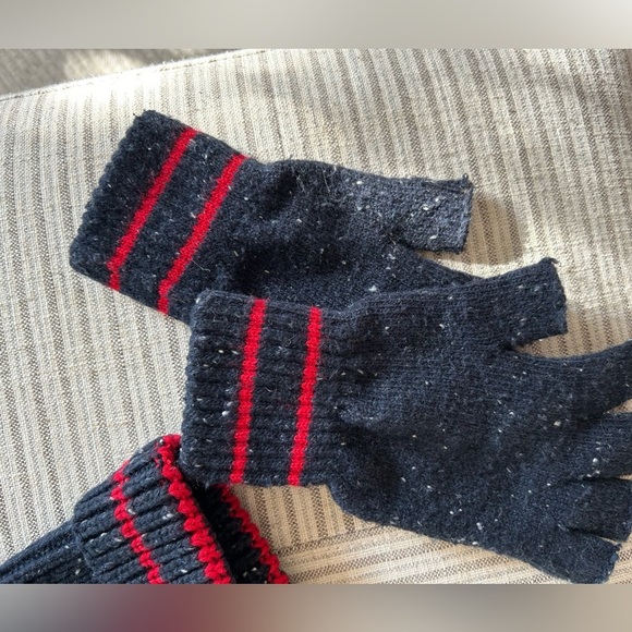 Navy Chunky Hat and fingerless glove set - Picture 3 of 3